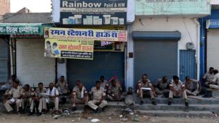सिरसा में दुकानें बंद हैं