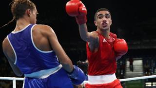Muhamad Ali (dossard rouge) avait été éliminé dès les 8e de finale dans la catégorie poids mouches lors des JO de Rio.