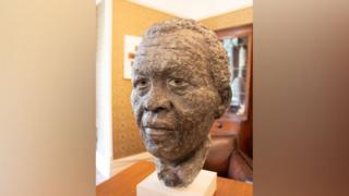 bust sculpture of Nelson Mandela