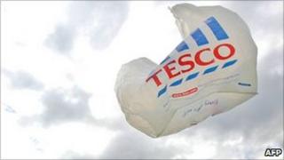 Tesco reduces refunds from Price Check offer - BBC News