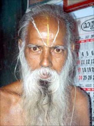 India temple treasure petitioner Sundara Rajan dies - BBC News