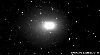 Hartley 2 comet in the distance