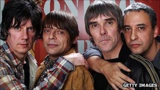 The Stone Roses to reunite for tour - BBC News