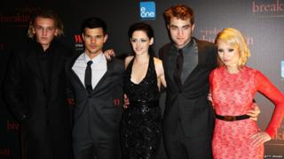 UK premiere of The Twilight Saga: Breaking Dawn - Part 1 - Jamie Campbell Bower, Taylor Lautner, Kristen Stewart, Robert Pattinson and MyAnna Buring