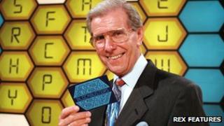 Obituary: Bob Holness - BBC News