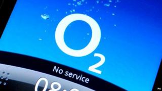 A mobile phone on O2 displaying No Service message.