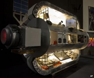 Scale model of the inflatable space station