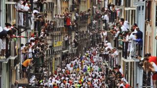 People watching runners from their balconies