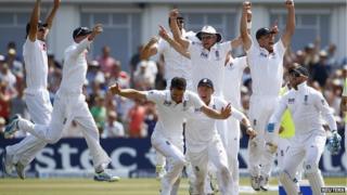 England cricket team celebrating