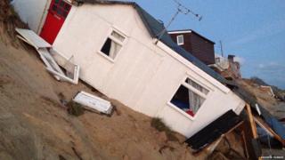 In pictures: Norfolk tidal floods - BBC News