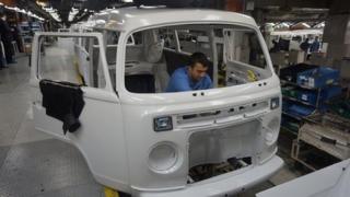 VW Kombi: The end of a motoring era - BBC News