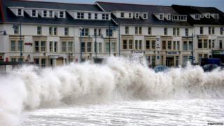 In Pictures: UK Storms Disruption - BBC News