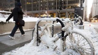 In pictures: Arctic air hits North America - BBC News