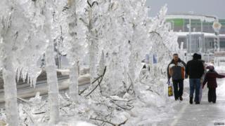 Blizzard Freezes Slovenian Streets - BBC Newsround