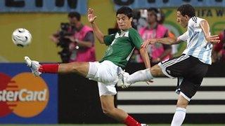 Maxi Rodriguez scores for Argentina against Mexico