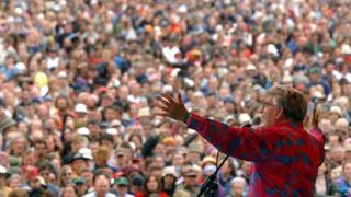 In pictures: Rolf Harris's entertainment career - BBC News