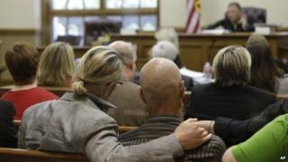 Arkansas gay marriage ban quashed - BBC News