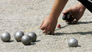 the distance between boules getting measured