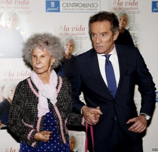 Duchess of Alba: Spain's richest aristocrat dies aged 88 - BBC News