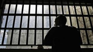 Prisoner rehabilitation: Private firms begin new scheme - BBC News