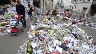 Hundreds of flowers in Paris pay respects to the victims of terrorist attacks