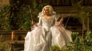 Kenneth Branagh goes back to basics for Cinderella - BBC News