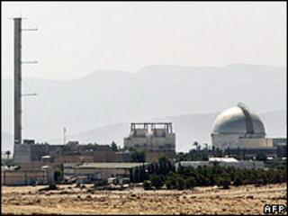 Dimona nuclear plant, southern Israel (file pic: 8 Sept 2002), understood to be the source of plutonium for Israel's nuclear weapons