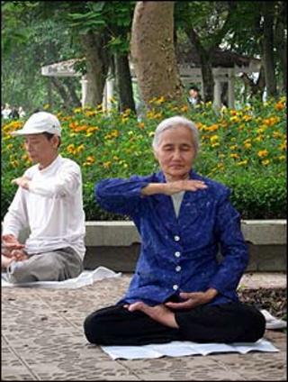 Falun Gong session in Thong Nhat Park in central Hanoi