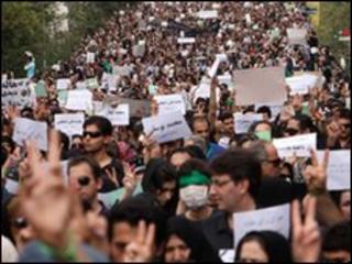 Picture of protests on 18 June 2009 posted on Twitter by a protester named as shadish173