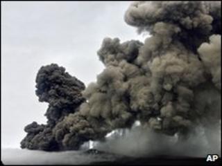 A plume of ash rises from a volcano in Iceland (May 2010)