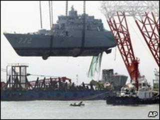 The South Korean vessel which sunk in March is lifted from the sea