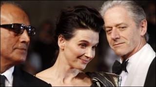 Abbas Kiarostami (l), Juliette Binoche and William Shimell (r)