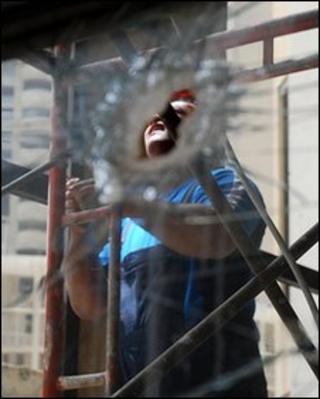 Glazier Tahseen Salim at work