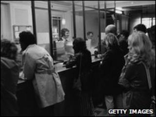 Queue at bank in 1972