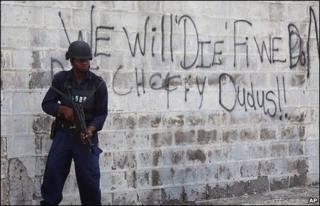 A police officer stands guard blocks away from the Tivoli Gardens neighborhood, Kingston, Jamaica, 26 May, 2010