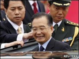 Chinese Premier Wen Jiabao arrives in Seoul military airport, 28 May