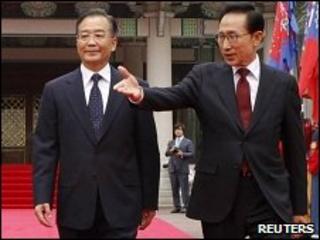 Chinese Premier Wen Jiabao and South Korean President Lee Myung-bak in Seoul (28 May 2010)