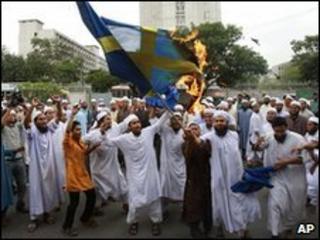Protesters burn a Swedish flag in an anti-Facebook demonstration in Dhaka, Bangladesh (28 May 2010)