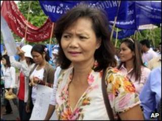 Cambodian opposition leader Mu Sochua at rally in Phnom Penh (1 May 2009)