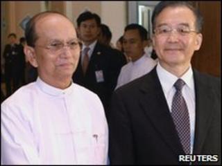 Burmese Prime Minister U Thein Sein and Chinese Premier Wen Jiabao in Naypyitaw, Burma (3 June 2010)