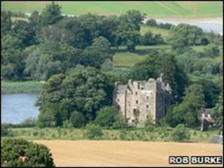 Elcho Castle. Copyright Rob Burke and licensed for reuse under Creative Commons Licence