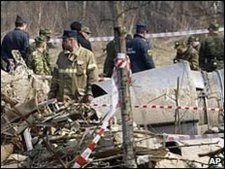 Russian security forces at scene of Polish president's plane crash