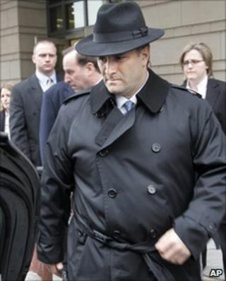 Jack Abramoff leaving court in 2006