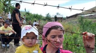 Ethnic Uzbeks on the Kyrgyz border