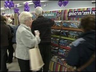 Shoppers at Pic 'n' Mic