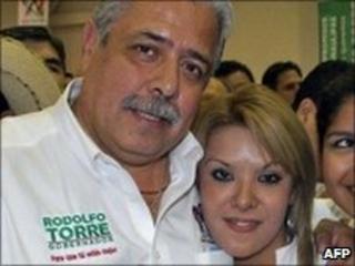 Rodolfo Torre Cantu with a supporter at a campaign event on 12 April 2010