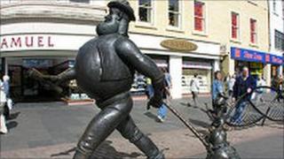 Desperate Dan statue in Dundee. Photo courtesy of Undiscovered Scotland