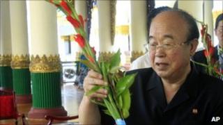 North Korean Foreign Minister Pak Ui-chun at Shwedagon Pagoda in Rangoon on 29 July 2010