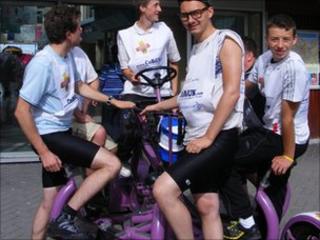 Cyclists on bike