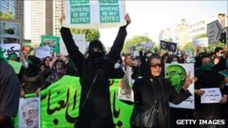 Supporters of Mir Hossein Mousavi demonstrate in Tehran 17 June 2009